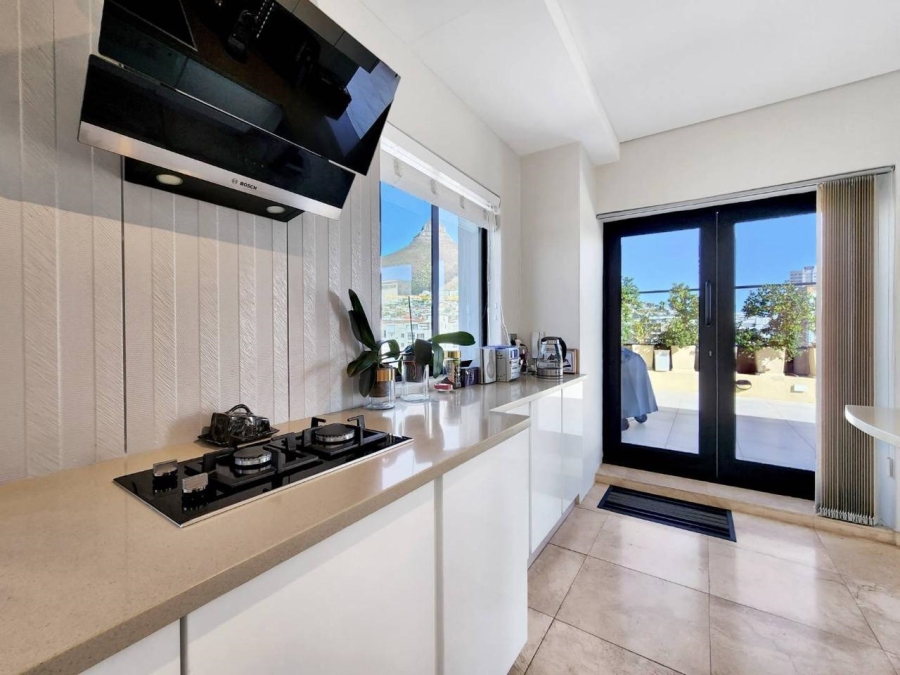 To Let 4 Bedroom Property for Rent in Sea Point Western Cape